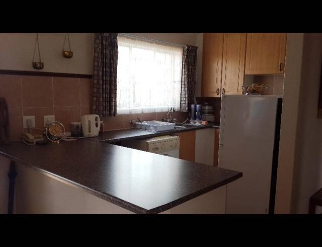 2 BEDROOM PROPERTY TO RENT IN MOOIKLOOF RIDGE ESTATE